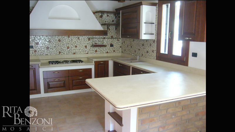 Cucina - Piano, rivestimento marmo mosaico