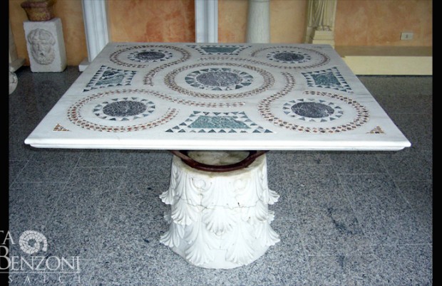 Tavolo marmo intarsio mosaico